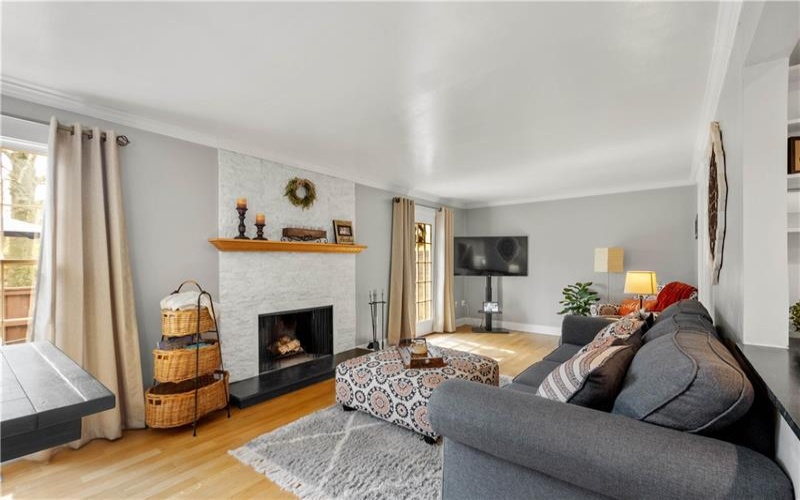 107 Roscommon, Canonsburg, 15317, 3 Bedrooms Bedrooms, 7 Rooms Rooms,2.1 BathroomsBathrooms,Residential,For Sale,Roscommon,1697765