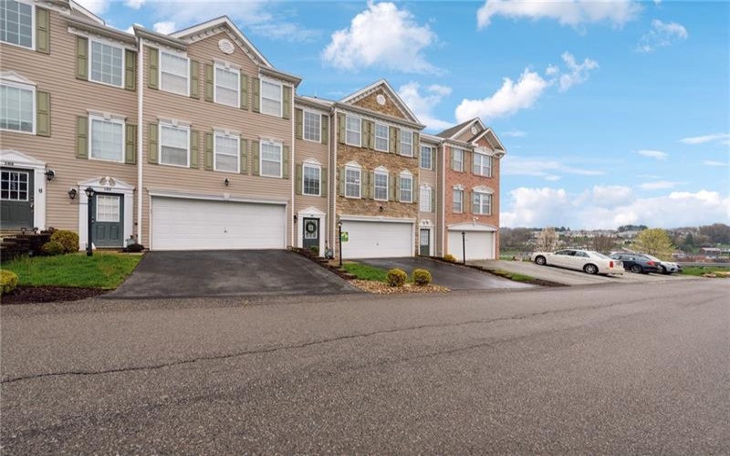102 Alderwood Drive, Greensburg, 15601, 3 Bedrooms Bedrooms, 5 Rooms Rooms,2.1 BathroomsBathrooms,Residential,For Sale,Alderwood Drive,1698071