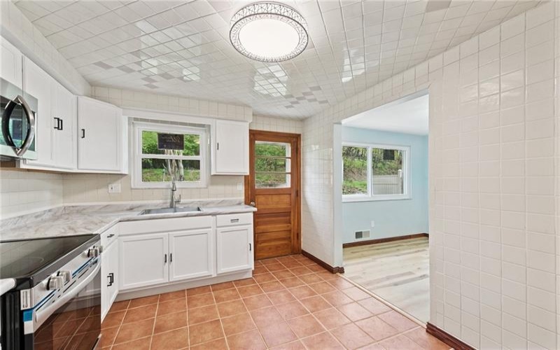 13689 Lincoln Way, Irwin, 15642, 3 Bedrooms Bedrooms, ,2.1 BathroomsBathrooms,Residential,For Sale,Lincoln Way,1698096