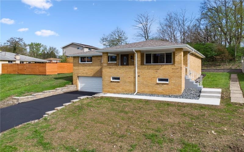 13689 Lincoln Way, Irwin, 15642, 3 Bedrooms Bedrooms, ,2.1 BathroomsBathrooms,Residential,For Sale,Lincoln Way,1698096