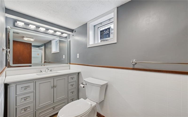 13689 Lincoln Way, Irwin, 15642, 3 Bedrooms Bedrooms, ,2.1 BathroomsBathrooms,Residential,For Sale,Lincoln Way,1698096