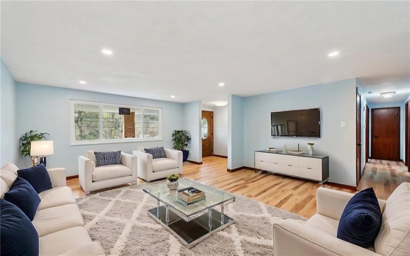 13689 Lincoln Way, Irwin, 15642, 3 Bedrooms Bedrooms, ,2.1 BathroomsBathrooms,Residential,For Sale,Lincoln Way,1698096