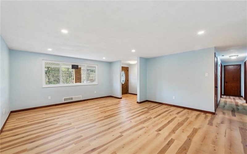 13689 Lincoln Way, Irwin, 15642, 3 Bedrooms Bedrooms, ,2.1 BathroomsBathrooms,Residential,For Sale,Lincoln Way,1698096