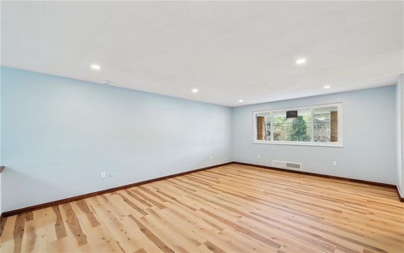 13689 Lincoln Way, Irwin, 15642, 3 Bedrooms Bedrooms, ,2.1 BathroomsBathrooms,Residential,For Sale,Lincoln Way,1698096