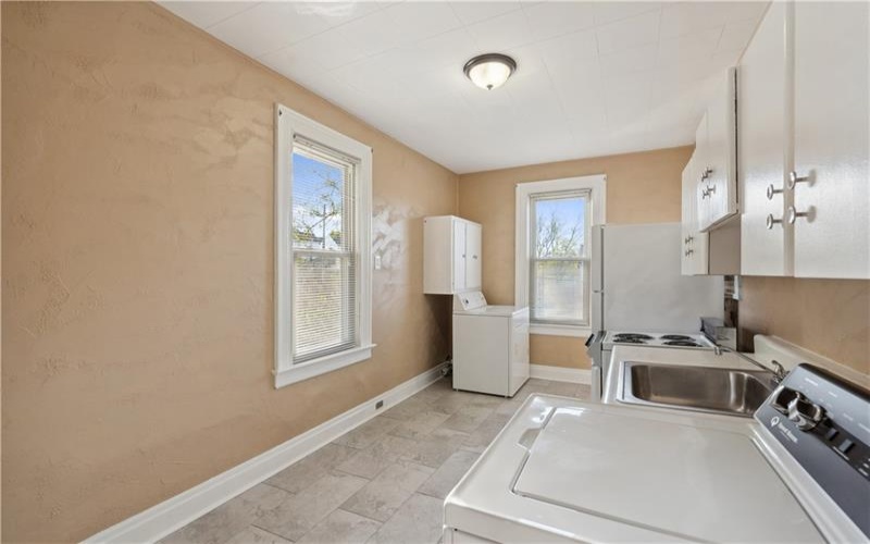 400 Allison Ave, Washington, 15301, 4 Bedrooms Bedrooms, 9 Rooms Rooms,2 BathroomsBathrooms,Residential,For Sale,Allison Ave,1698104