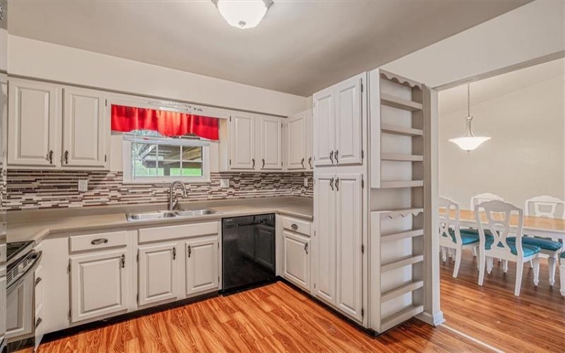 1949 Rostraver Rd, Rostraver Township, 15012, 3 Bedrooms Bedrooms, 8 Rooms Rooms,2 BathroomsBathrooms,Residential,For Sale,Rostraver Rd,1698122