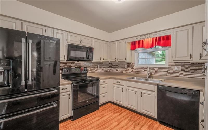 1949 Rostraver Rd, Rostraver Township, 15012, 3 Bedrooms Bedrooms, 8 Rooms Rooms,2 BathroomsBathrooms,Residential,For Sale,Rostraver Rd,1698122