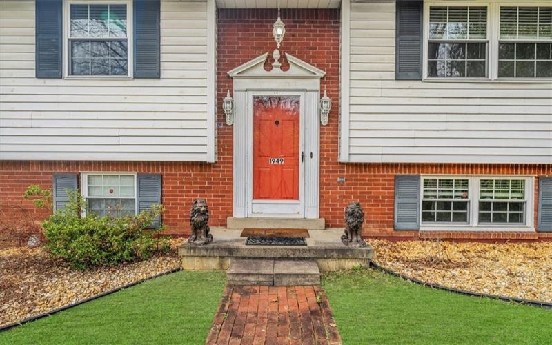 1949 Rostraver Rd, Rostraver Township, 15012, 3 Bedrooms Bedrooms, 8 Rooms Rooms,2 BathroomsBathrooms,Residential,For Sale,Rostraver Rd,1698122