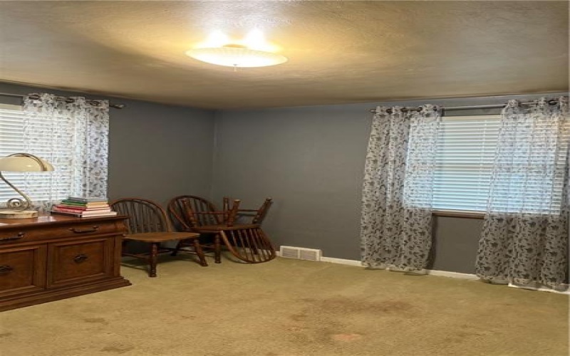 581 Meadow Rd, Irwin, 15642, 2 Bedrooms Bedrooms, 5 Rooms Rooms,1.1 BathroomsBathrooms,Residential,For Sale,Meadow Rd,1698222