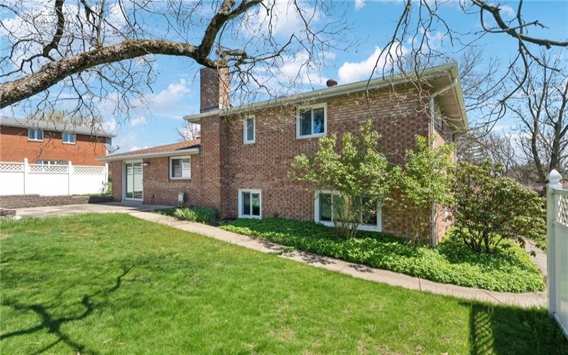 3352 EVERGREEN DRIVE, Murrysville, 15668, 3 Bedrooms Bedrooms, 9 Rooms Rooms,2.1 BathroomsBathrooms,Residential,For Sale,EVERGREEN DRIVE,1697620