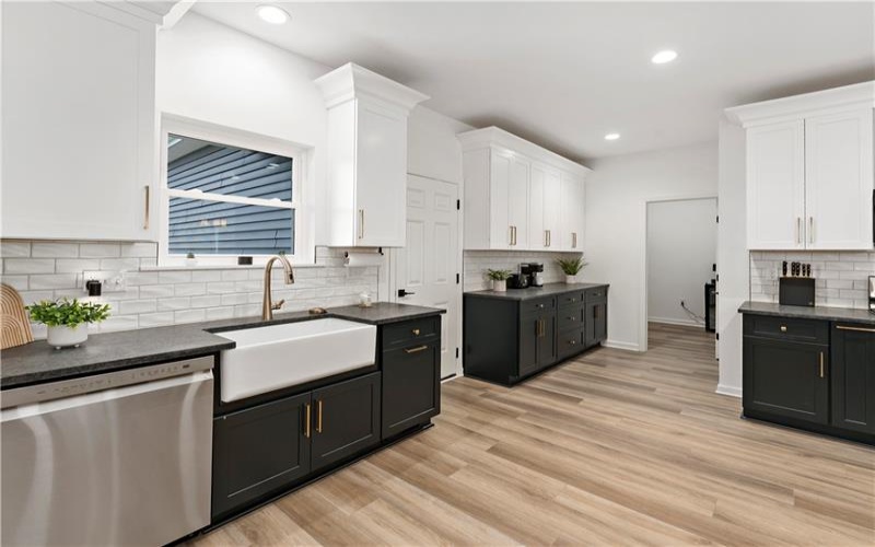 300 TIMBERLINE DR, Washington, 15301, 3 Bedrooms Bedrooms, 9 Rooms Rooms,2.1 BathroomsBathrooms,Residential,For Sale,TIMBERLINE DR,1698026