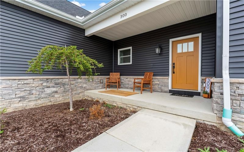 300 TIMBERLINE DR, Washington, 15301, 3 Bedrooms Bedrooms, 9 Rooms Rooms,2.1 BathroomsBathrooms,Residential,For Sale,TIMBERLINE DR,1698026