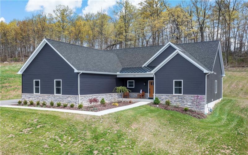 300 TIMBERLINE DR, Washington, 15301, 3 Bedrooms Bedrooms, 9 Rooms Rooms,2.1 BathroomsBathrooms,Residential,For Sale,TIMBERLINE DR,1698026