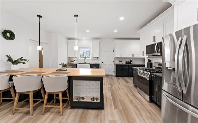 300 TIMBERLINE DR, Washington, 15301, 3 Bedrooms Bedrooms, 9 Rooms Rooms,2.1 BathroomsBathrooms,Residential,For Sale,TIMBERLINE DR,1698026