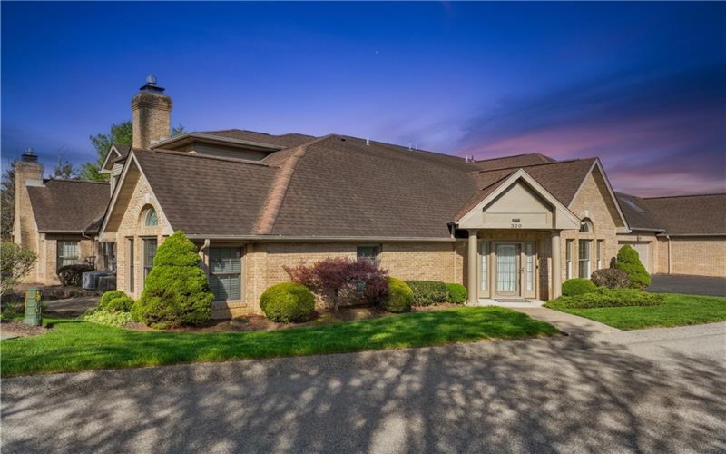 320 Village Green Dr, Canonsburg, 15317, 3 Bedrooms Bedrooms, ,2.1 BathroomsBathrooms,Residential,For Sale,Village Green Dr,1698265
