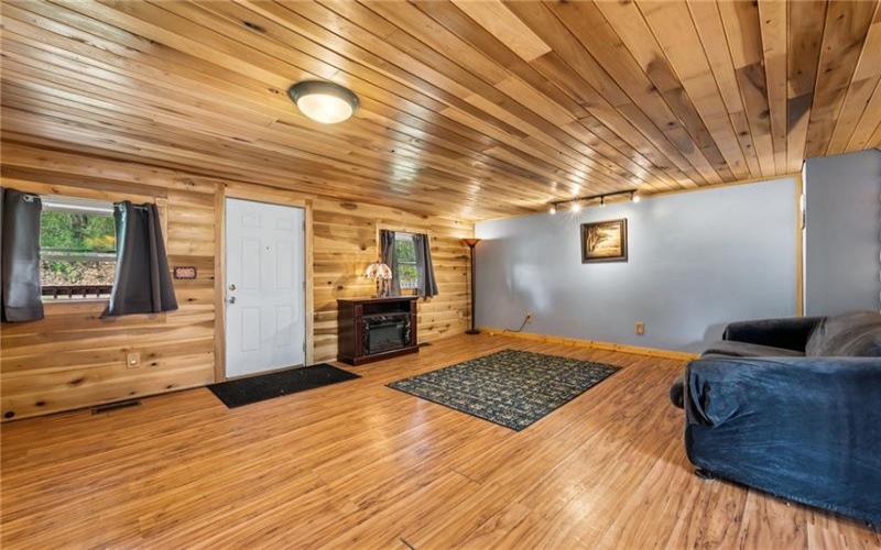 716 White Rd, White, 15490, 2 Bedrooms Bedrooms, ,1 BathroomBathrooms,Residential,For Sale,White Rd,1698272