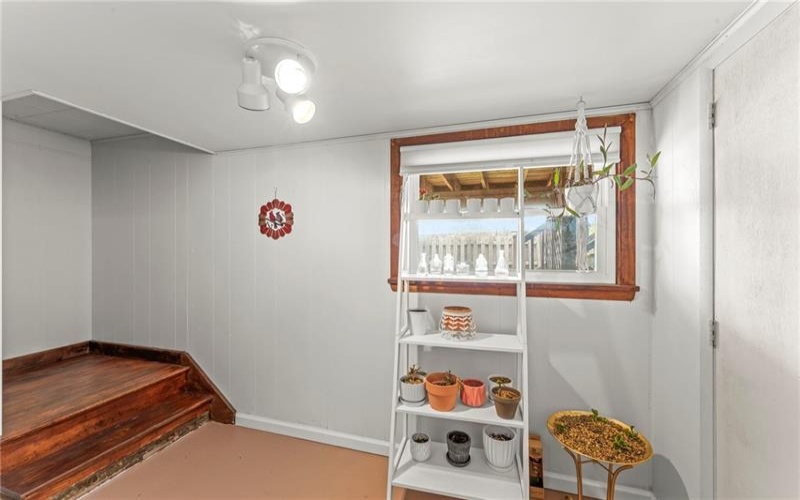 408 Wade Ave, Washington, 15301, 5 Bedrooms Bedrooms, 14 Rooms Rooms,3 BathroomsBathrooms,Residential,For Sale,Wade Ave,1698310