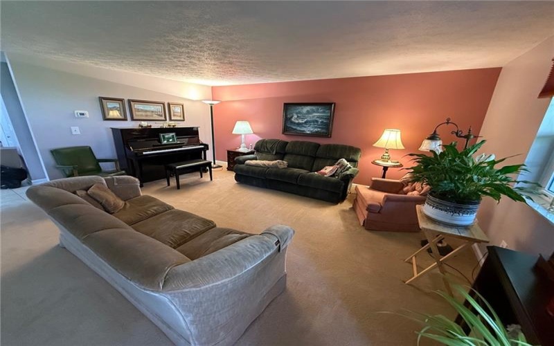105 Woodstone Lane, New Kensington, 15068, 3 Bedrooms Bedrooms, 7 Rooms Rooms,2 BathroomsBathrooms,Residential,For Sale,Woodstone Lane,1698353