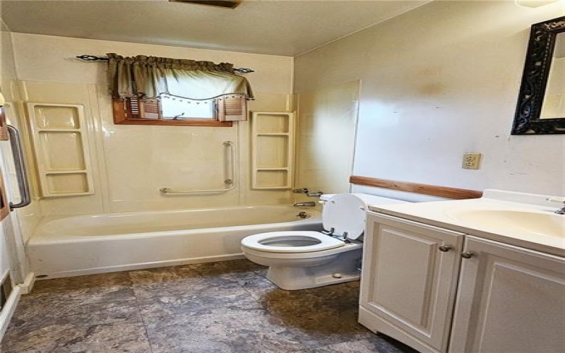 123 Fell Ave, Rostraver Township, 15012, 4 Bedrooms Bedrooms, 8 Rooms Rooms,2.1 BathroomsBathrooms,Residential,For Sale,Fell Ave,1698428