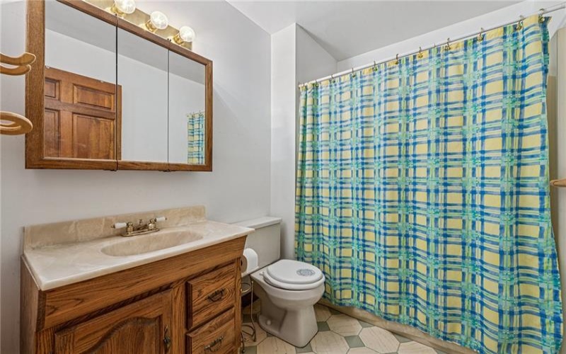 6 Elizabeth Ter, Jeannette, 15644, 3 Bedrooms Bedrooms, 7 Rooms Rooms,3 BathroomsBathrooms,Residential,For Sale,Elizabeth Ter,1698469