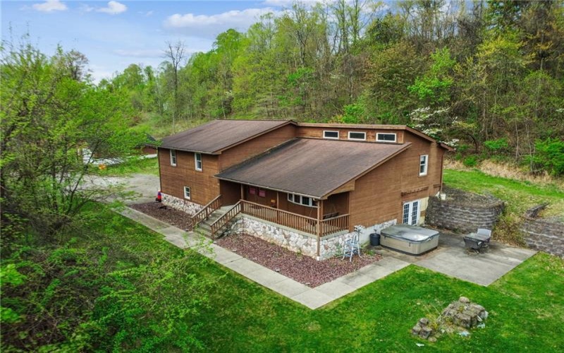 6 Elizabeth Ter, Jeannette, 15644, 3 Bedrooms Bedrooms, 7 Rooms Rooms,3 BathroomsBathrooms,Residential,For Sale,Elizabeth Ter,1698469
