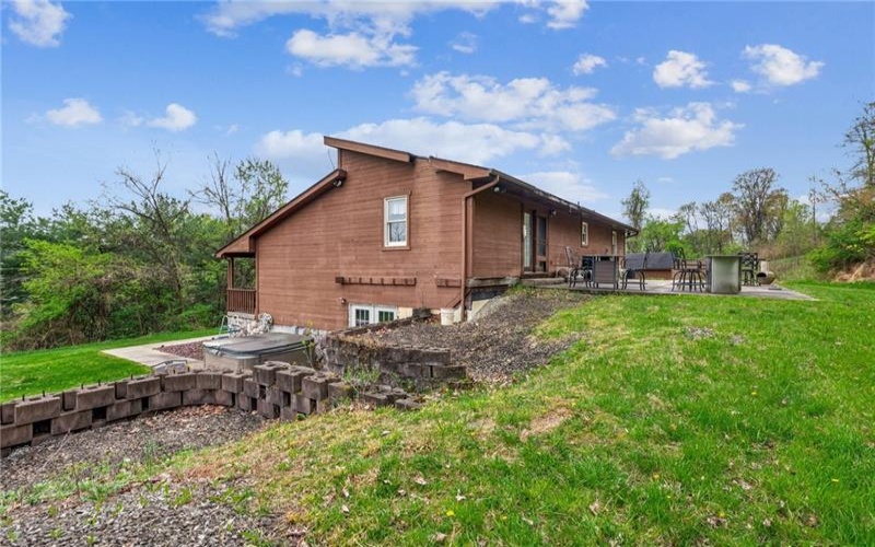 6 Elizabeth Ter, Jeannette, 15644, 3 Bedrooms Bedrooms, 7 Rooms Rooms,3 BathroomsBathrooms,Residential,For Sale,Elizabeth Ter,1698469