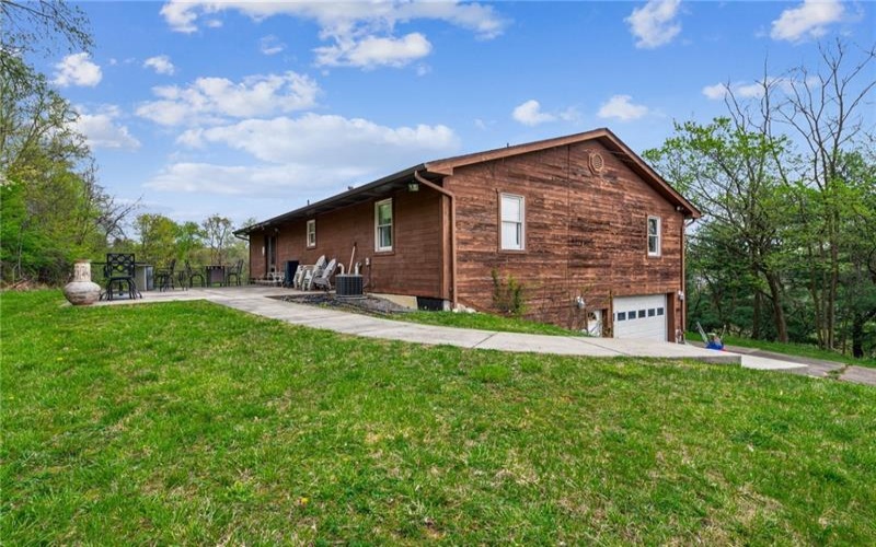 6 Elizabeth Ter, Jeannette, 15644, 3 Bedrooms Bedrooms, 7 Rooms Rooms,3 BathroomsBathrooms,Residential,For Sale,Elizabeth Ter,1698469