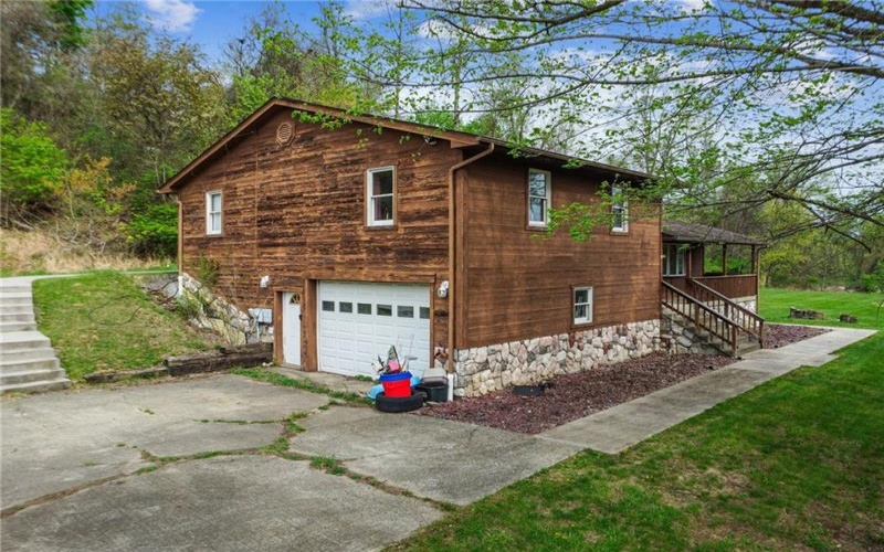 6 Elizabeth Ter, Jeannette, 15644, 3 Bedrooms Bedrooms, 7 Rooms Rooms,3 BathroomsBathrooms,Residential,For Sale,Elizabeth Ter,1698469
