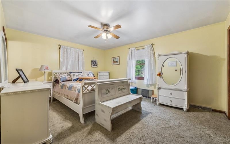 6 Elizabeth Ter, Jeannette, 15644, 3 Bedrooms Bedrooms, 7 Rooms Rooms,3 BathroomsBathrooms,Residential,For Sale,Elizabeth Ter,1698469