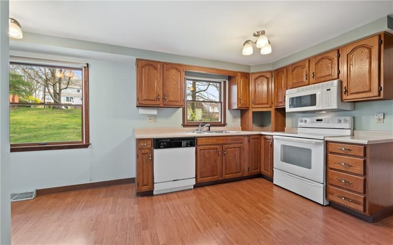 201 Cameron Dr, Irwin, 15642, 3 Bedrooms Bedrooms, 8 Rooms Rooms,2.1 BathroomsBathrooms,Residential,For Sale,Cameron Dr,1698479