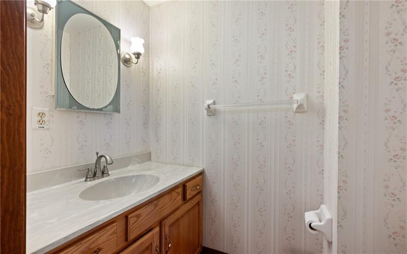 201 Cameron Dr, Irwin, 15642, 3 Bedrooms Bedrooms, 8 Rooms Rooms,2.1 BathroomsBathrooms,Residential,For Sale,Cameron Dr,1698479