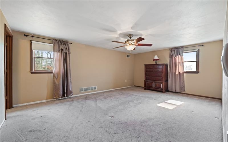 201 Cameron Dr, Irwin, 15642, 3 Bedrooms Bedrooms, 8 Rooms Rooms,2.1 BathroomsBathrooms,Residential,For Sale,Cameron Dr,1698479