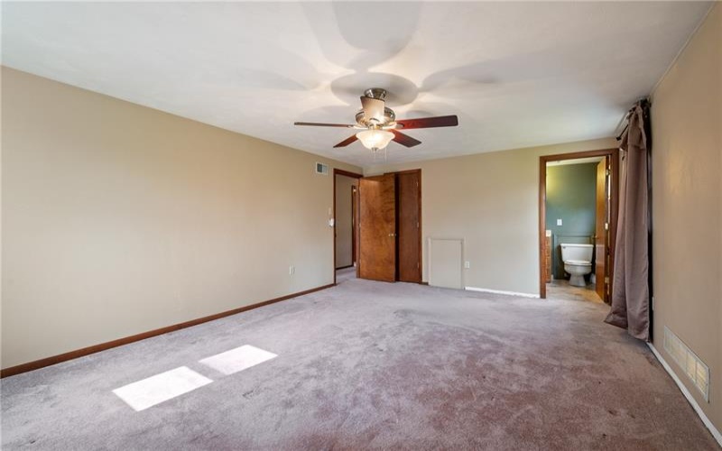 201 Cameron Dr, Irwin, 15642, 3 Bedrooms Bedrooms, 8 Rooms Rooms,2.1 BathroomsBathrooms,Residential,For Sale,Cameron Dr,1698479