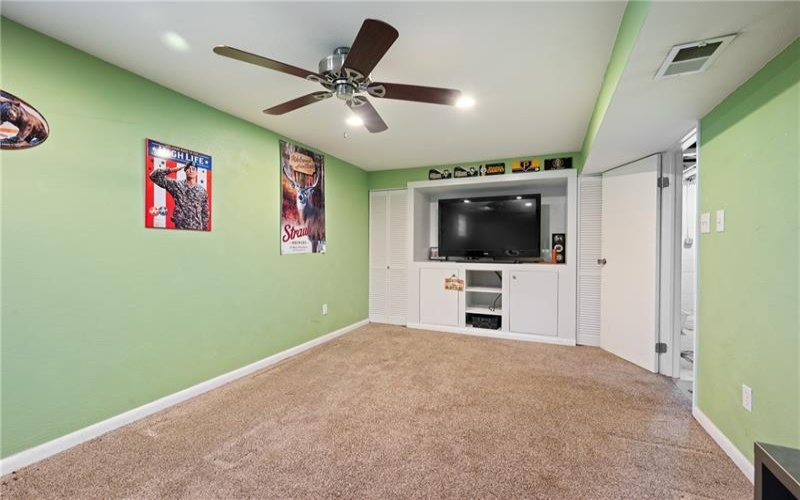 201 Cameron Dr, Irwin, 15642, 3 Bedrooms Bedrooms, 8 Rooms Rooms,2.1 BathroomsBathrooms,Residential,For Sale,Cameron Dr,1698479