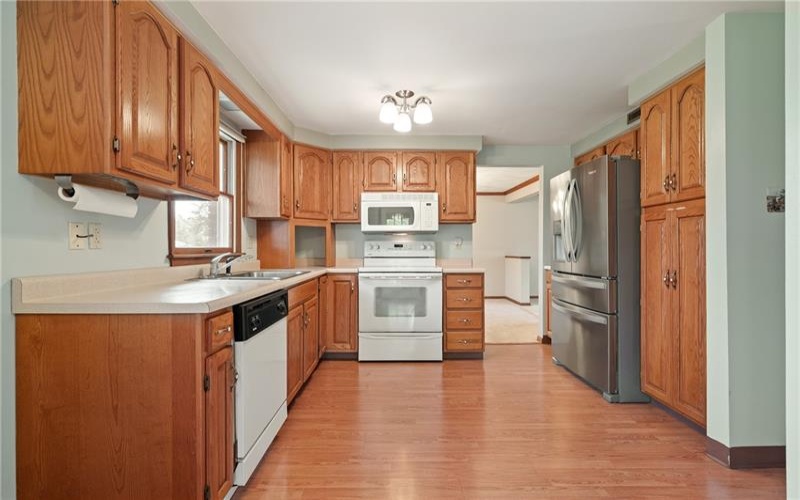 201 Cameron Dr, Irwin, 15642, 3 Bedrooms Bedrooms, 8 Rooms Rooms,2.1 BathroomsBathrooms,Residential,For Sale,Cameron Dr,1698479
