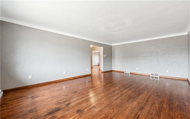 1545 Shrader Ave, Monessen, 15062, 3 Bedrooms Bedrooms, 10 Rooms Rooms,1.1 BathroomsBathrooms,Residential,For Sale,Shrader Ave,1688253