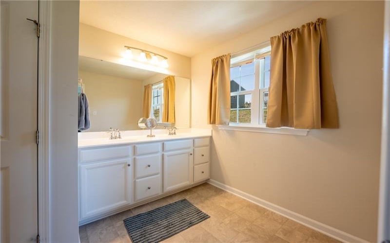 1103 Wedgewood Dr, Jeannette, 15644, 4 Bedrooms Bedrooms, ,2.1 BathroomsBathrooms,Residential,For Sale,Wedgewood Dr,1698500