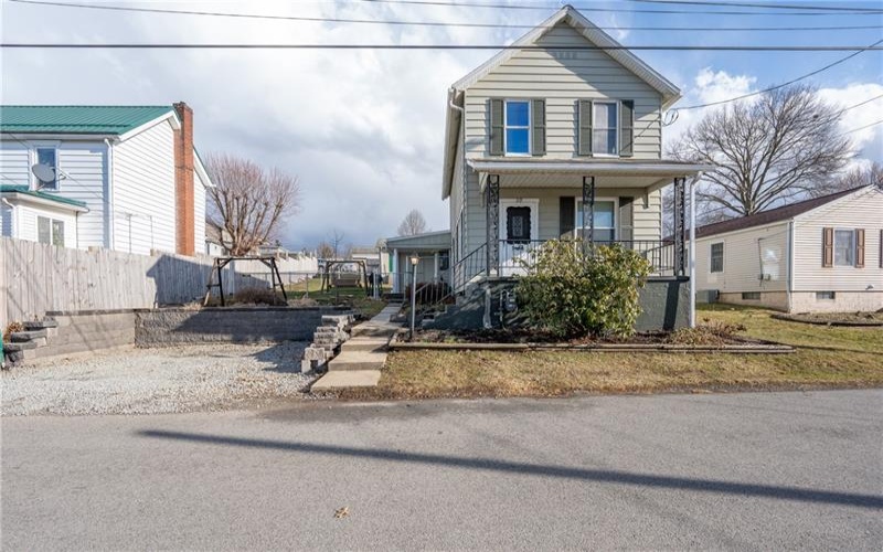 39 Kingston St, Youngstown, 15696, 2 Bedrooms Bedrooms, 5 Rooms Rooms,1 BathroomBathrooms,Residential,For Sale,Kingston St,1690782