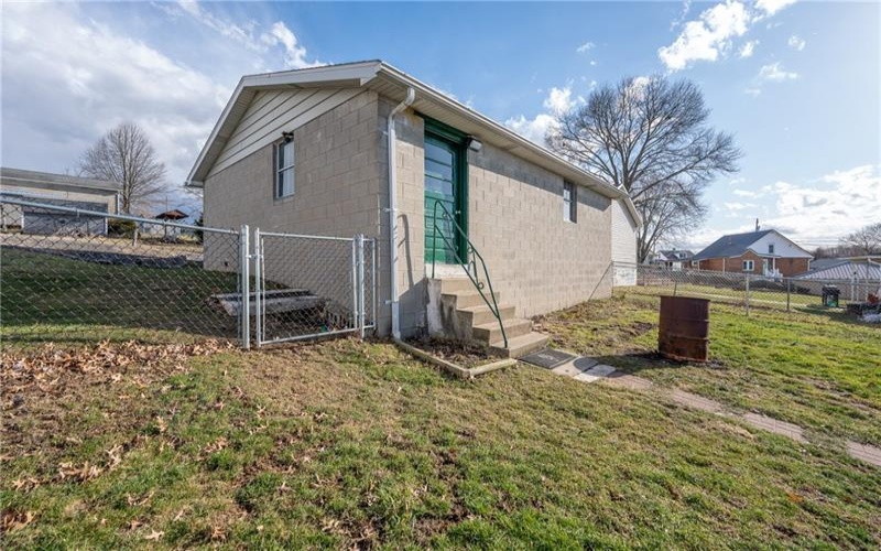 39 Kingston St, Youngstown, 15696, 2 Bedrooms Bedrooms, 5 Rooms Rooms,1 BathroomBathrooms,Residential,For Sale,Kingston St,1690782