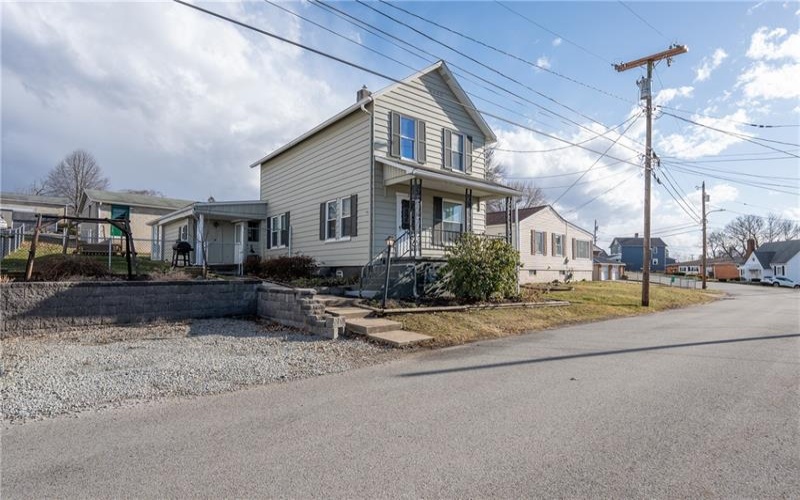 39 Kingston St, Youngstown, 15696, 2 Bedrooms Bedrooms, 5 Rooms Rooms,1 BathroomBathrooms,Residential,For Sale,Kingston St,1690782