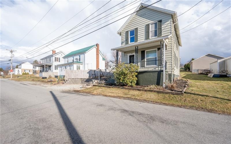 39 Kingston St, Youngstown, 15696, 2 Bedrooms Bedrooms, 5 Rooms Rooms,1 BathroomBathrooms,Residential,For Sale,Kingston St,1690782