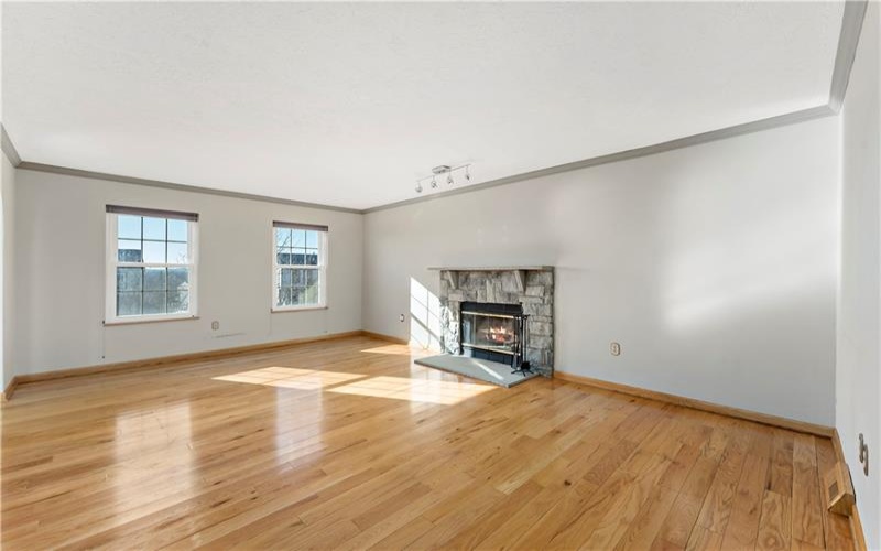 182 Markwood Dr, Canonsburg, 15317, 4 Bedrooms Bedrooms, 10 Rooms Rooms,2.1 BathroomsBathrooms,Residential,For Sale,Markwood Dr,1691636