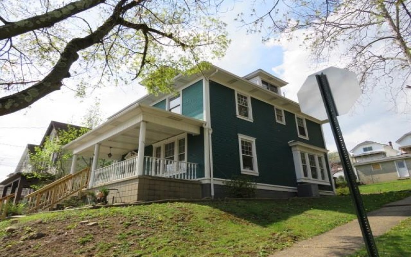 437 Shady Ave, Charleroi, 15022, 4 Bedrooms Bedrooms, 7 Rooms Rooms,1.1 BathroomsBathrooms,Residential,For Sale,Shady Ave,1693640