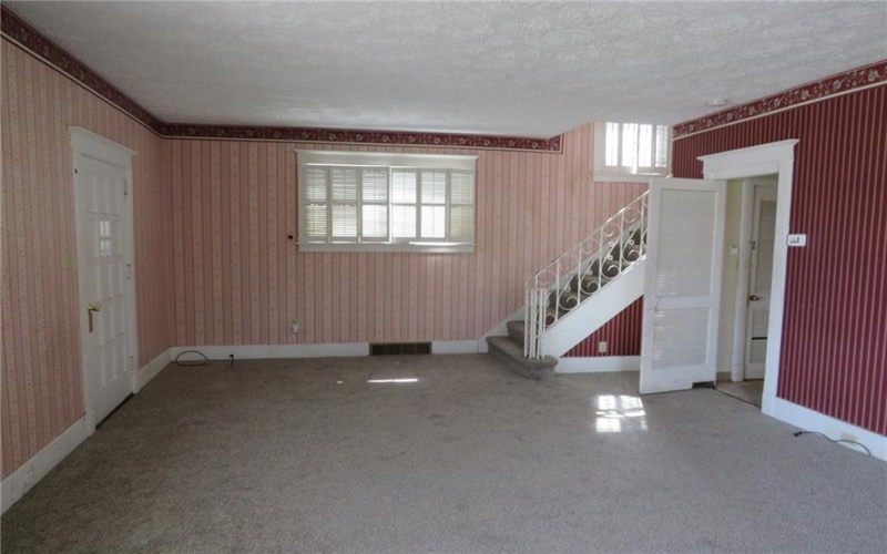 437 Shady Ave, Charleroi, 15022, 4 Bedrooms Bedrooms, 7 Rooms Rooms,1.1 BathroomsBathrooms,Residential,For Sale,Shady Ave,1693640