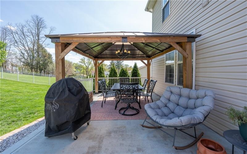 102 Sharon Dr, Pleasant Unity, 15676, 3 Bedrooms Bedrooms, 8 Rooms Rooms,2.1 BathroomsBathrooms,Residential,For Sale,Sharon Dr,1698513
