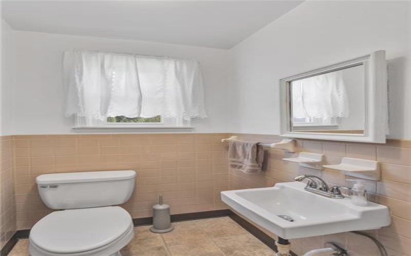 1228 State Route 356, Leechburg, 15656, 3 Bedrooms Bedrooms, 6 Rooms Rooms,1.1 BathroomsBathrooms,Residential,For Sale,State Route 356,1698543