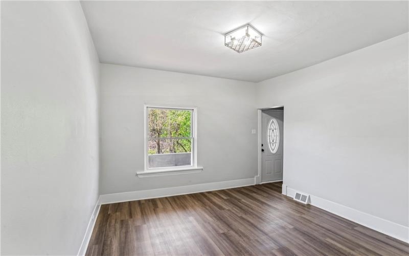 204 4th St, Jeannette, 15644, 2 Bedrooms Bedrooms, ,1 BathroomBathrooms,Residential,For Sale,4th St,1698821
