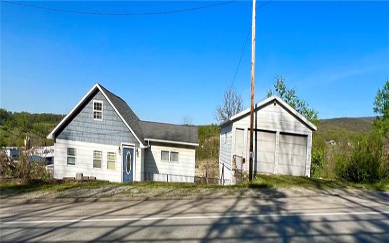 1107 National Pike, Uniontown, 15401, 3 Bedrooms Bedrooms, 10 Rooms Rooms,2 BathroomsBathrooms,Residential,For Sale,National Pike,1698838
