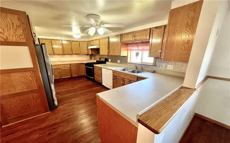 1107 National Pike, Uniontown, 15401, 3 Bedrooms Bedrooms, 10 Rooms Rooms,2 BathroomsBathrooms,Residential,For Sale,National Pike,1698838