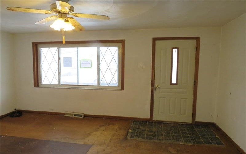 1008 1/2 Gaskill Ave, Jeannette, 15644, 2 Bedrooms Bedrooms, ,1 BathroomBathrooms,Residential,For Sale,Gaskill Ave,1687674